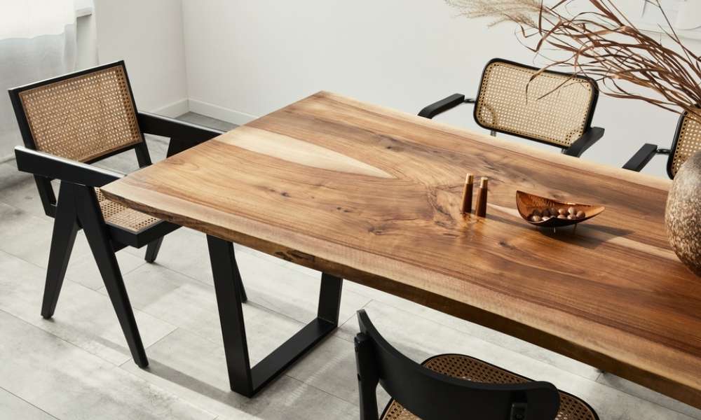 Choose an Appropriate Size Dining Table To Decorate